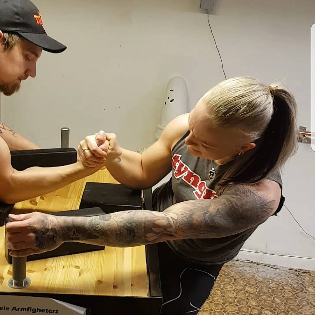 Best armwrestling girl ever