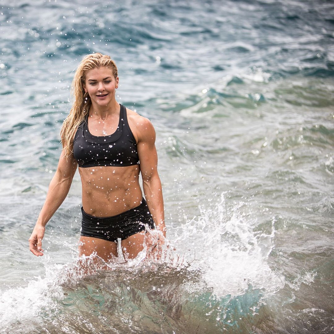 Brooke ence мускулы